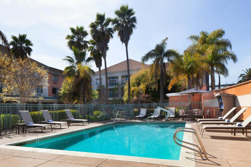 Oakland Hotel | Courtyard by Marriott Oakland Airport