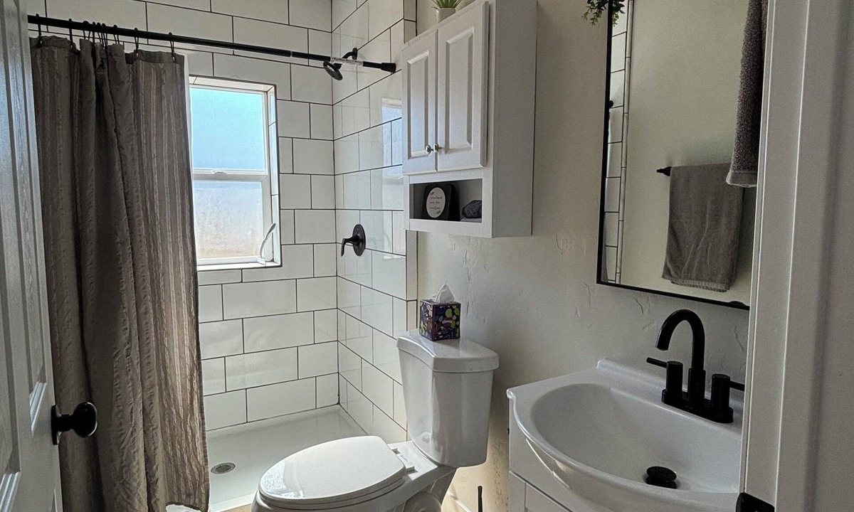 Porterville Apartment | Cozy, 1-bedroom apartment with a pulled-out couch, close to all the facilities.