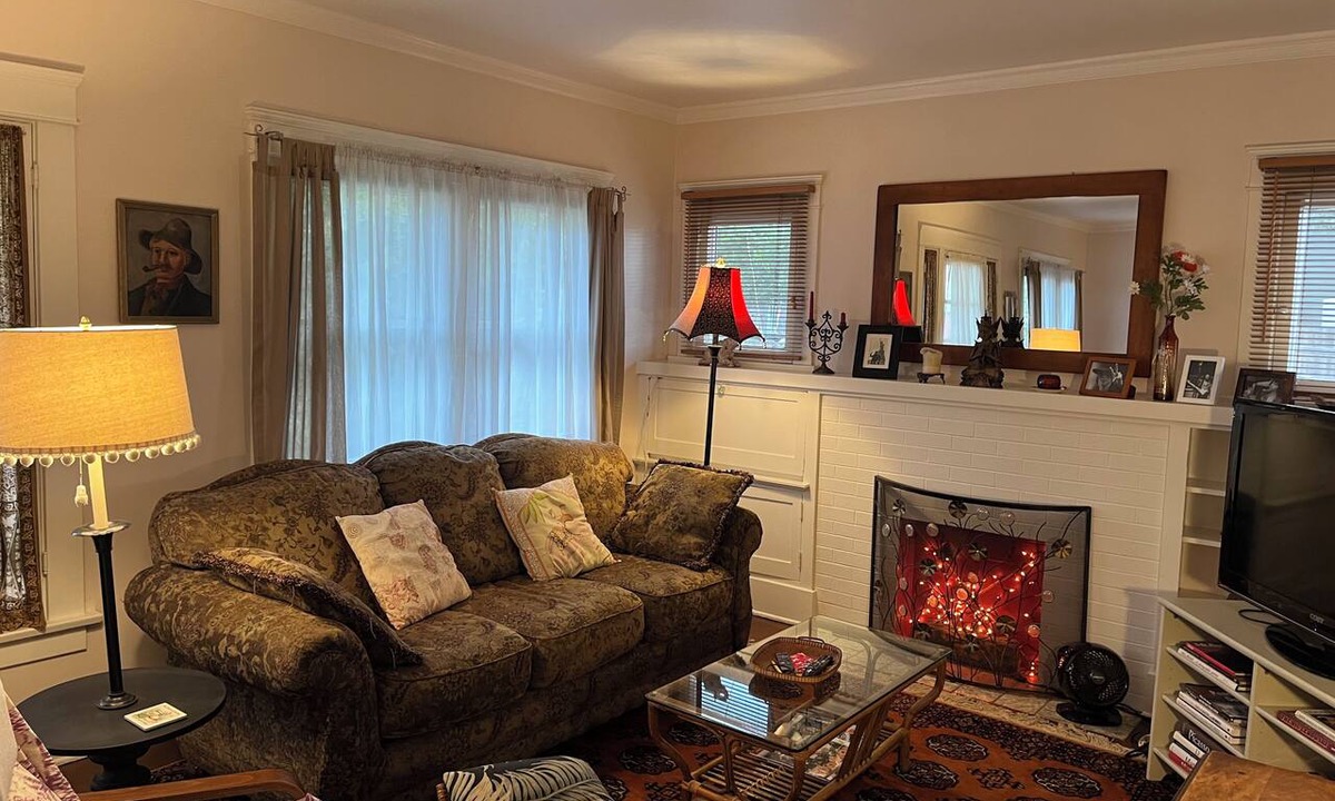 Monrovia House | Cozy 1-bedroom house in peaceful Monrovia with AC. Walk to historic Myrtle Ave.