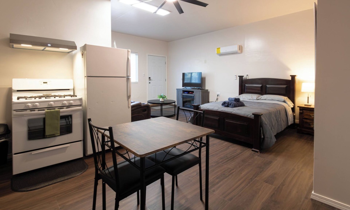 Tulare Apartment | Cozy 1-bedroom STUDIO in Tulare