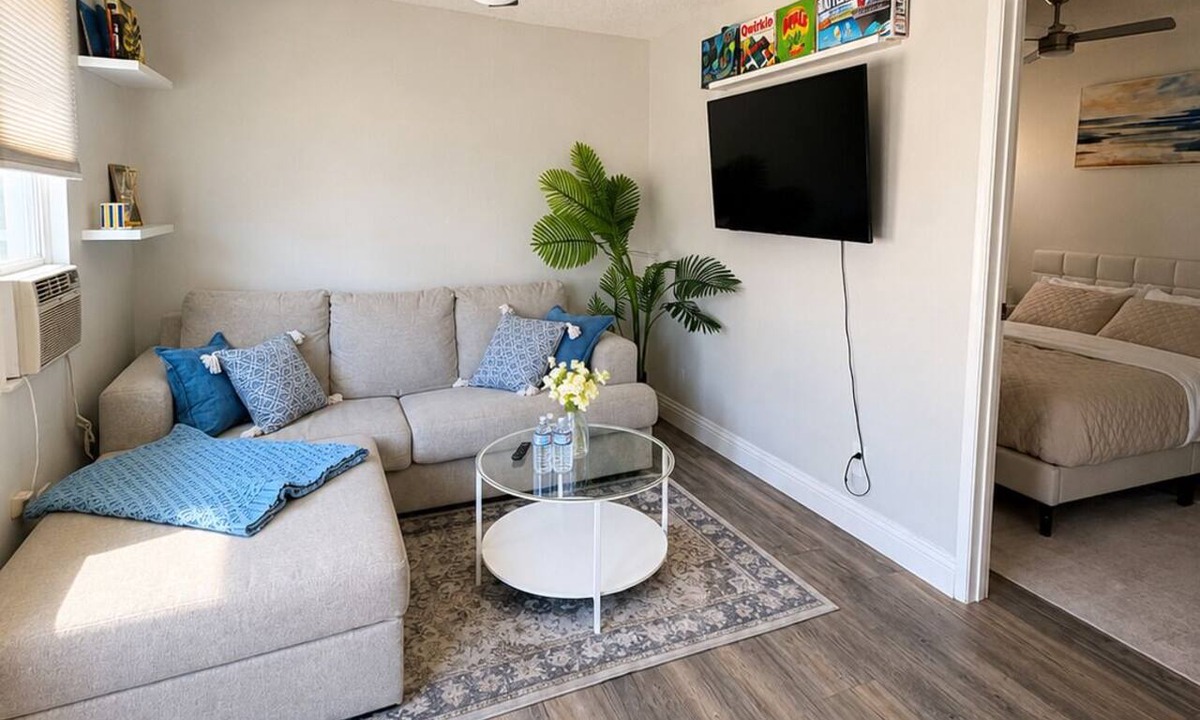 Reseda House | Cozy 1BR Guest House Private Patio & BBQ