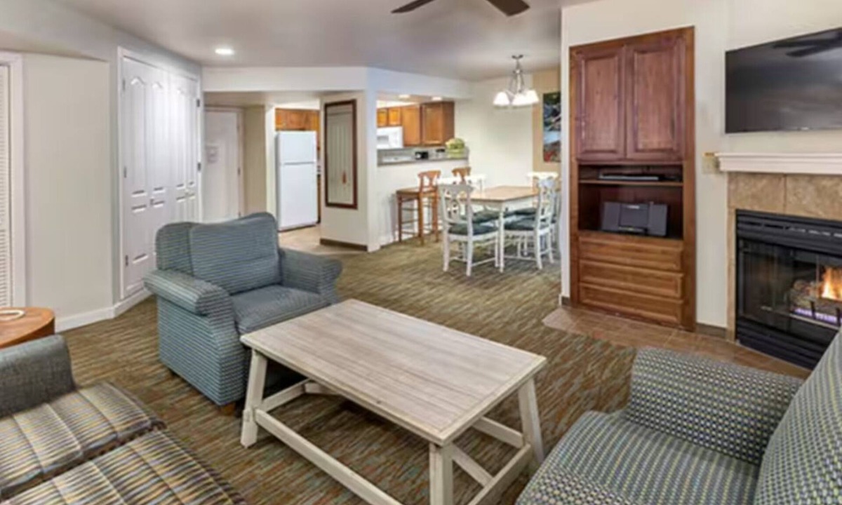 Round Hill Village Condo | Cozy 2-bedroom condo in Zephyr Cove