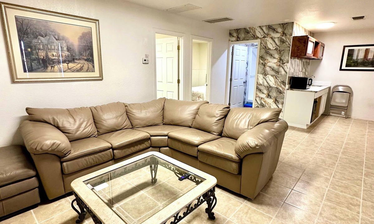 Fresno Condo | Cozy 2-bedroom condo with AC in Fresno neighborhood