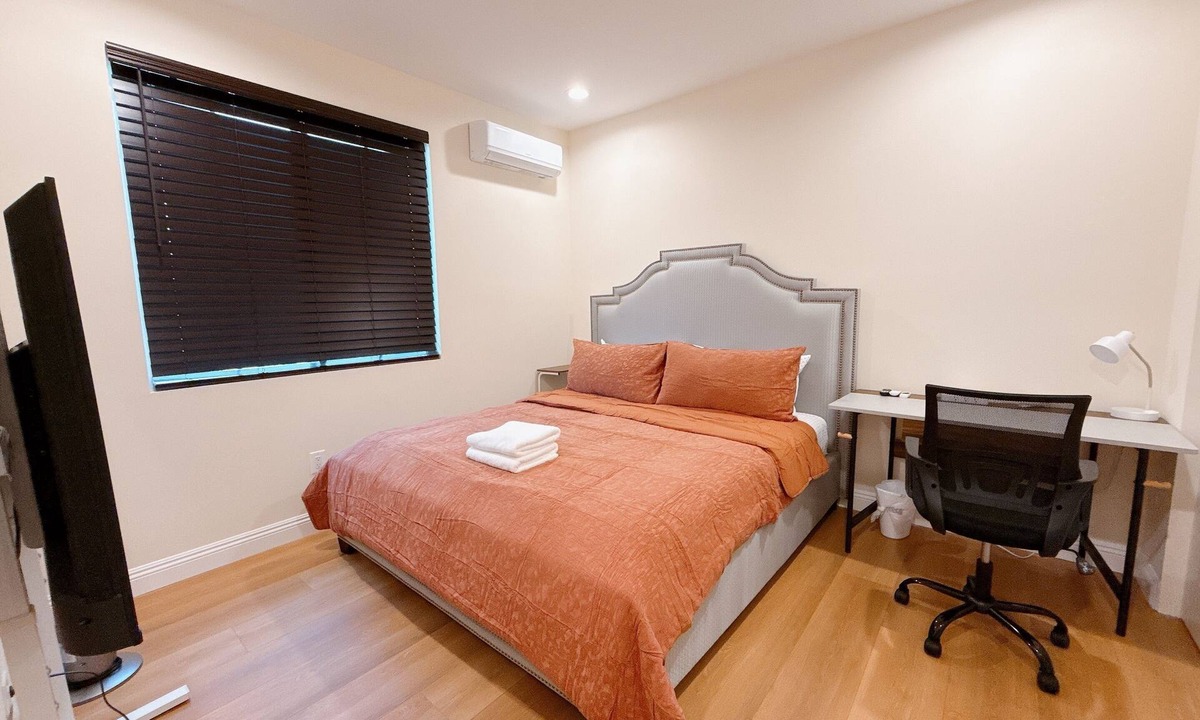 San Gabriel House | Cozy 2-bedroom house No Living room