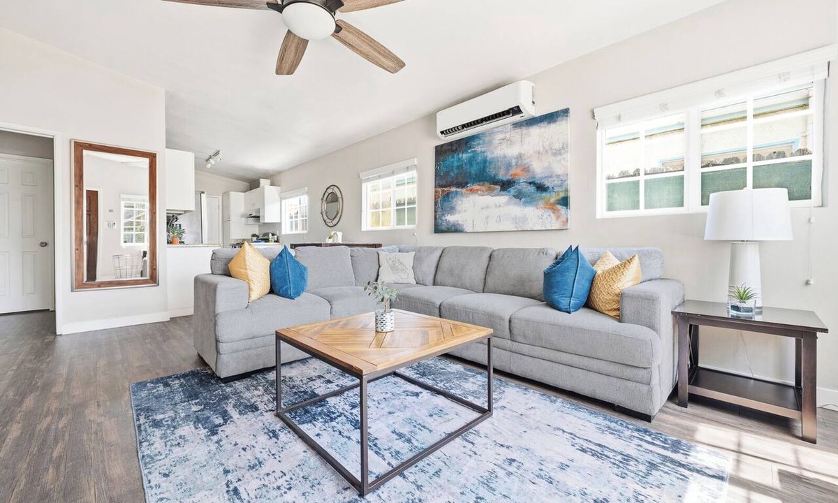 Lawndale House | Cozy 2BR Front House - Near SoFi LAX Beaches - Sleeps 5