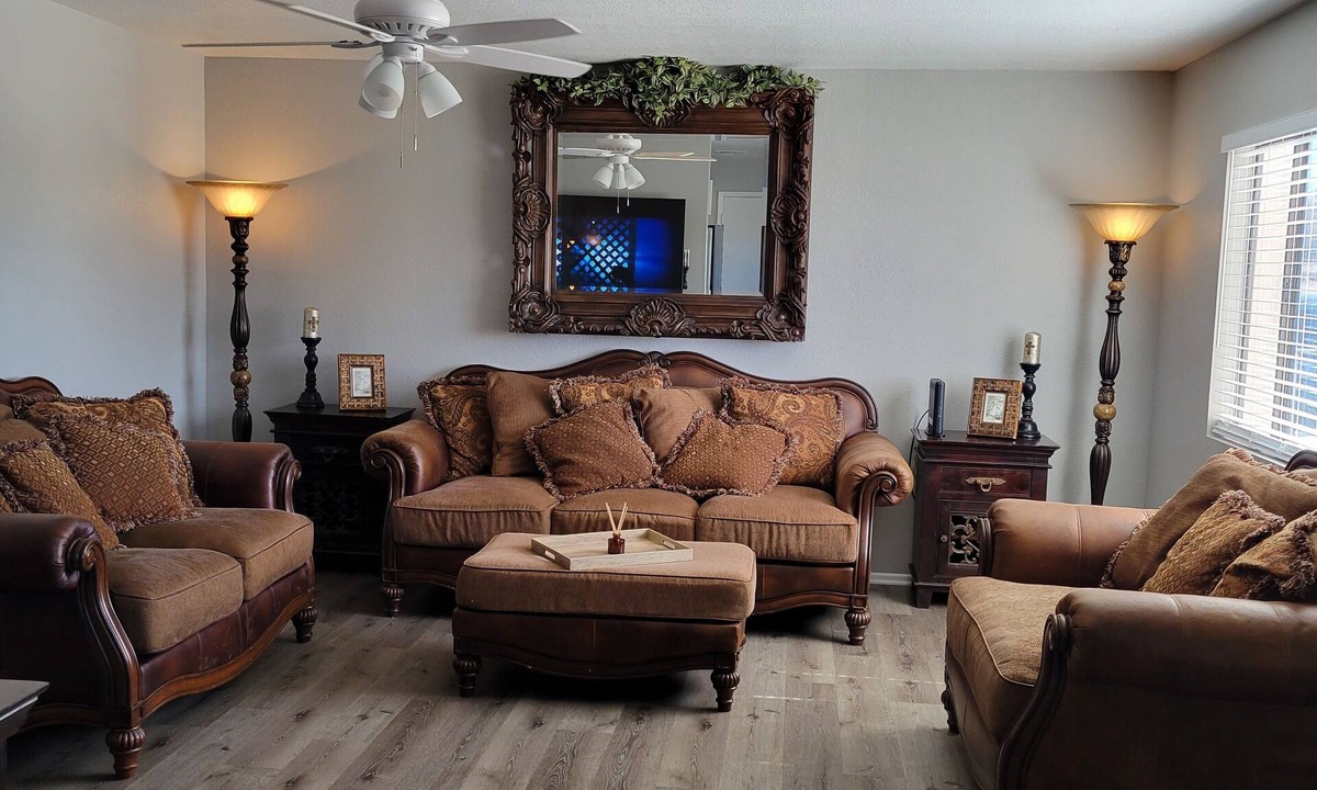 Bullhead City House | Cozy 3-bed home Pet friendly near Beaches on the River and close to Shopping!