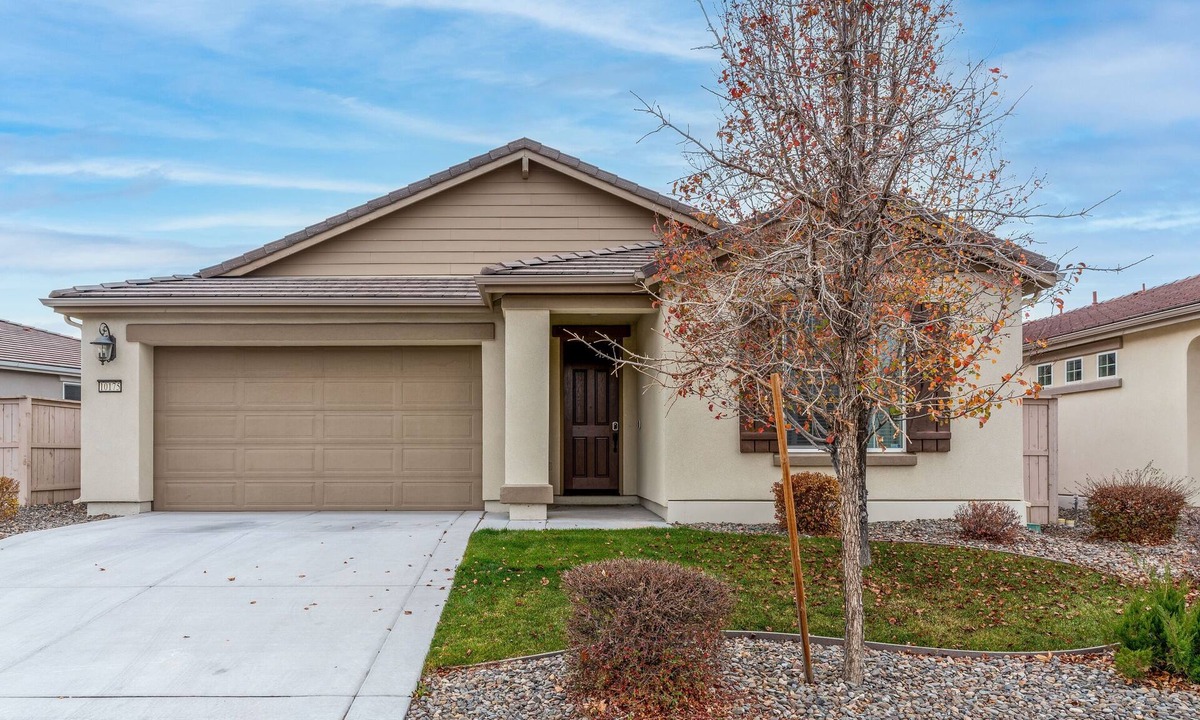 Reno House | Cozy 4BD Sleeps 10 Near Airport Backyard WiFi Family Friendly Spacious Parking