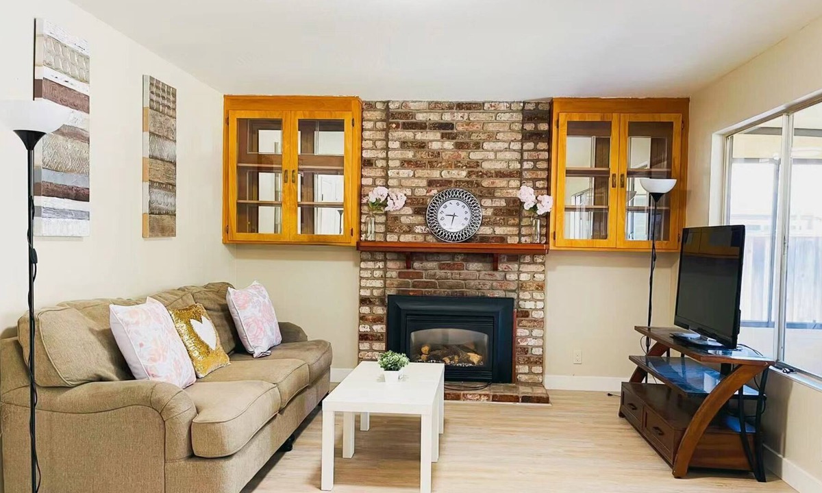 Union City House | COZY 4BR/2BA house Silicon W/D AC parking