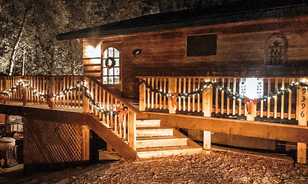 Bass Lake Cabin | Cozy Bass Lake Cabin walk to Pines Village & Marina, 20 min to Yosemite!
