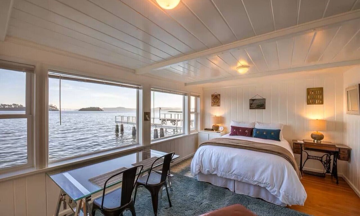 San Rafael Apartment | COZY BAYSIDE STUDIO BUNGALOW, SPECTACULAR VIEWS!