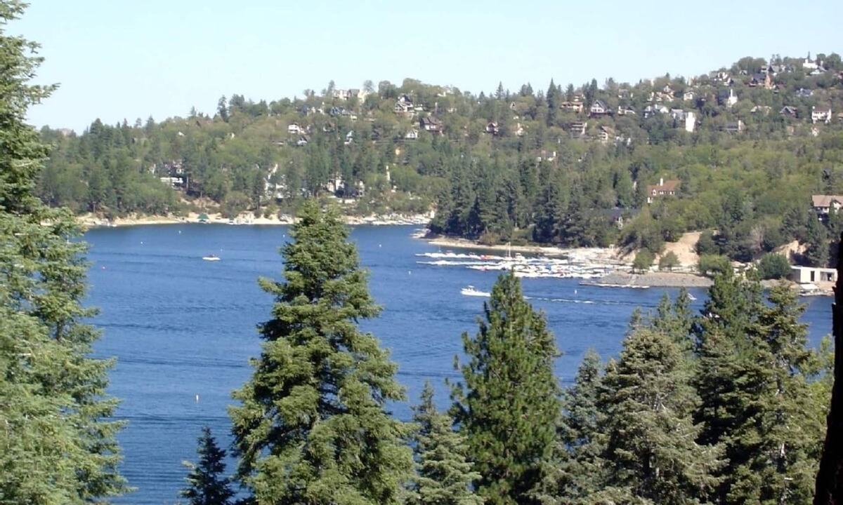 Cedar Glen Cabin | Cozy Cabin/Lake Views/Pool Table & Games/Deck & BBQ/10 Mins to Village + Park