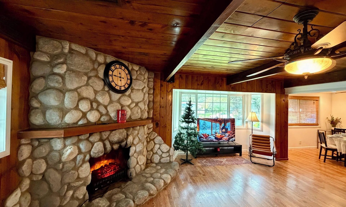 Granada Hills South Cabin | Cozy Cabin Style 3 Bedroom, 2 Bathroom Guesthouse