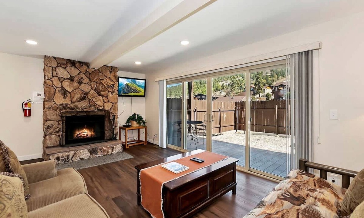 Big Bear Lake House | Cozy Cabin Suite with the Perfect Location for Winter Sports and Barbecue in Big Bear Lake, California