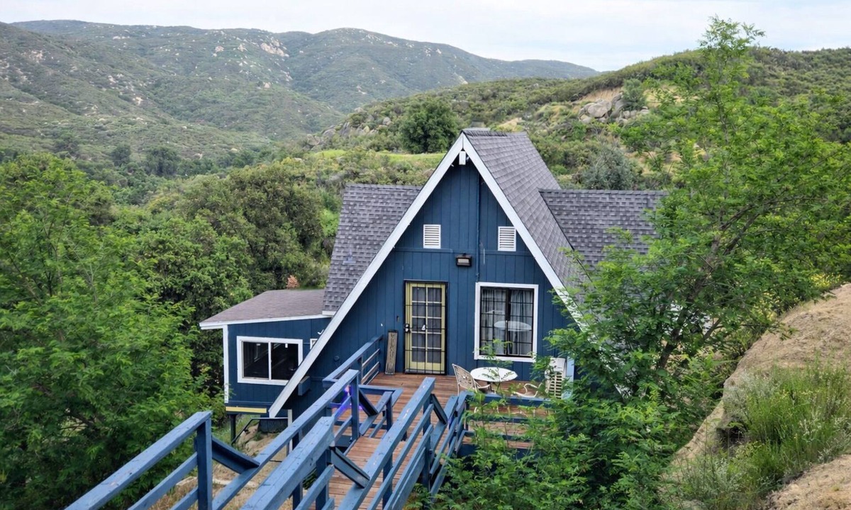 Banning Ski Chalet | Cozy Chalet Retreat in Banning, California Pets-Friendly!