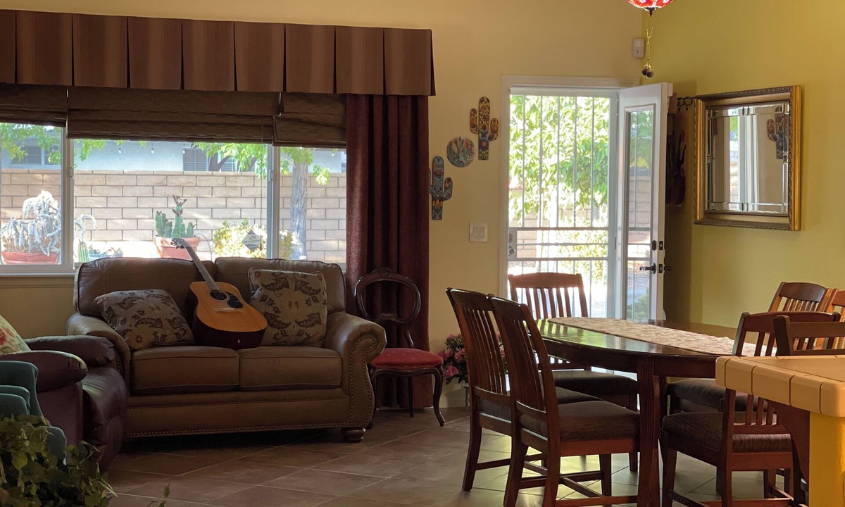 Silver Lakes Country Club House | Cozy & classic house with home office.