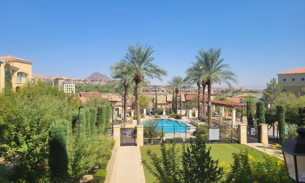 Lake Las Vegas Condo | Cozy condo in fabulous Lake Las Vegas with 2 pools and a hot tub!