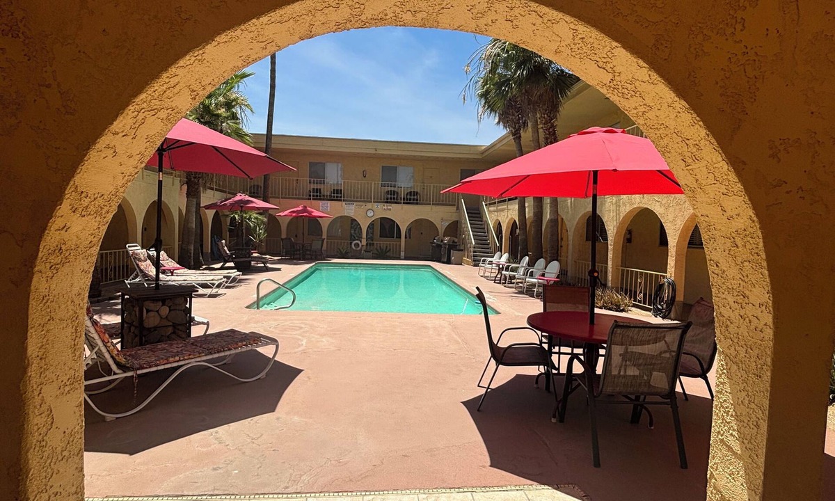 Lake Havasu City Condo | Cozy condo walking distance to downtown Lake Havasu with plenty of boat parking