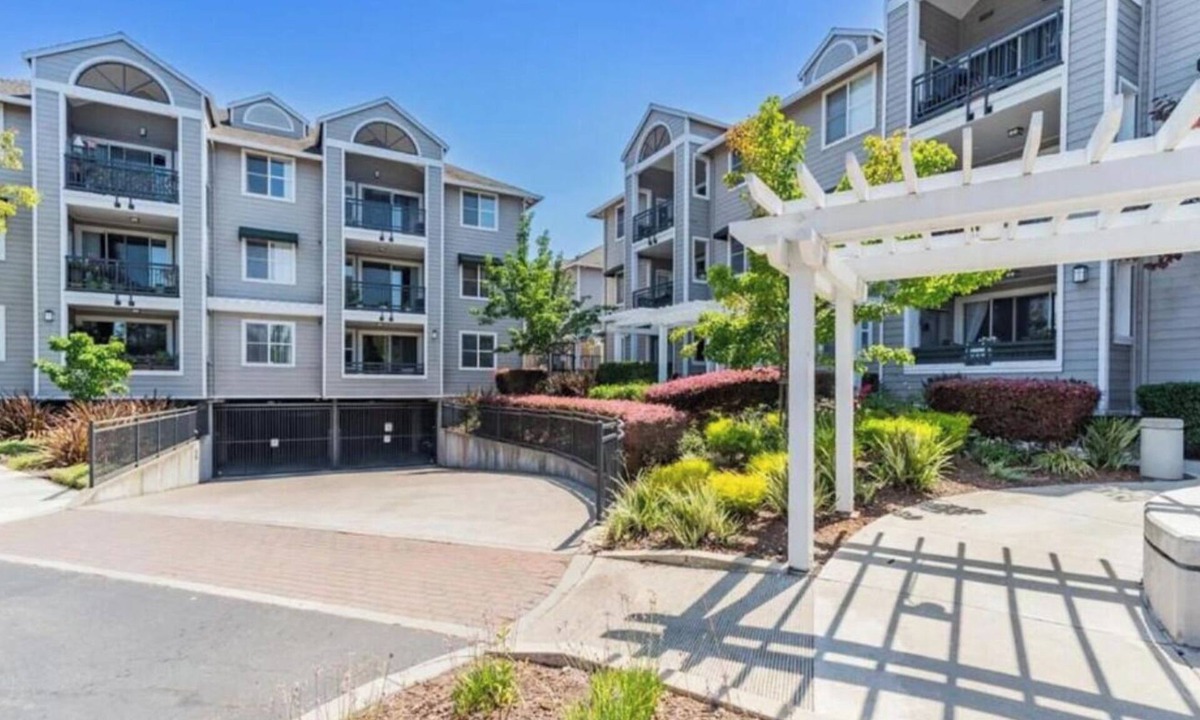 Duveneck - St. Francis Condo | Cozy Contemporary 1-bedroom condo in Palo Alto area, very nice & relaxing place