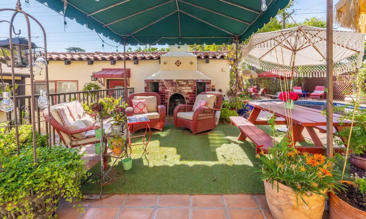 Glenwood House | Cozy cottage w/stunning extra-large saltwater pool (ask for our packages)