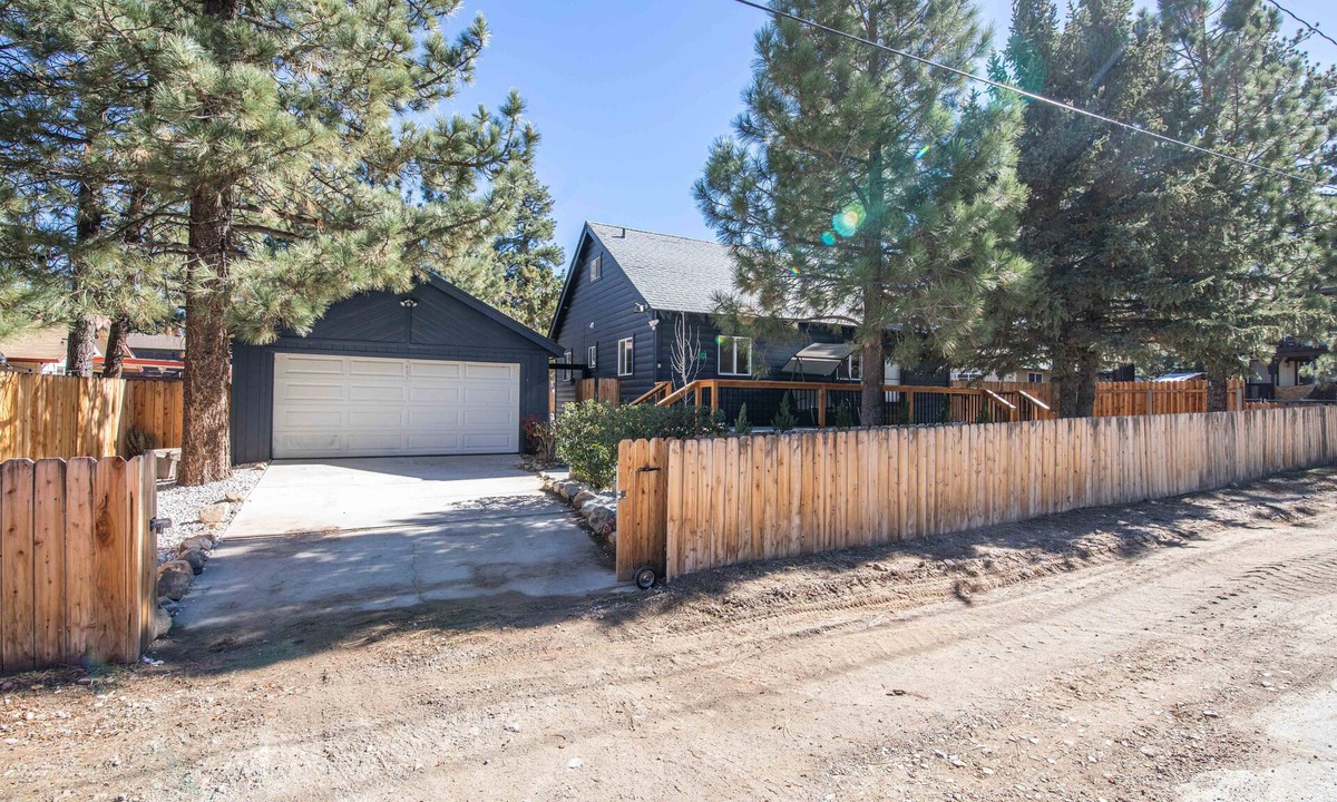 Woodlands House | Cozy Family Mountain Home! Quarter acre property!