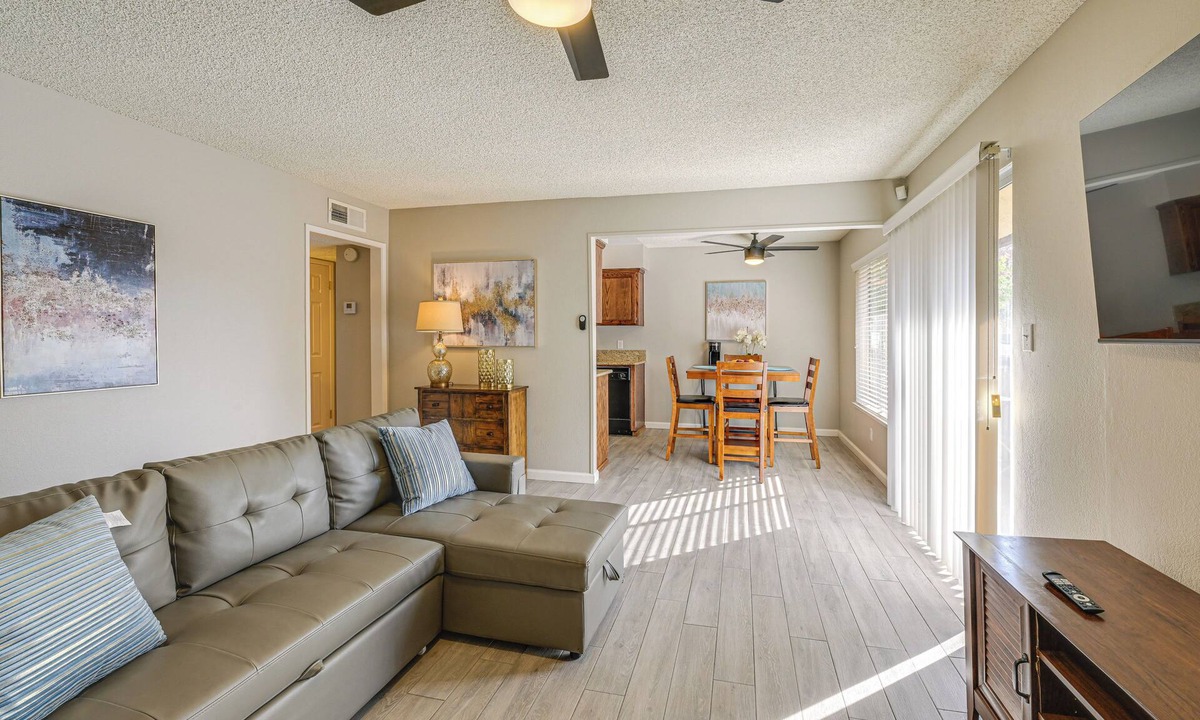 Fresno Apartment | Cozy Fresno Condo w/Balcony & Pool Access