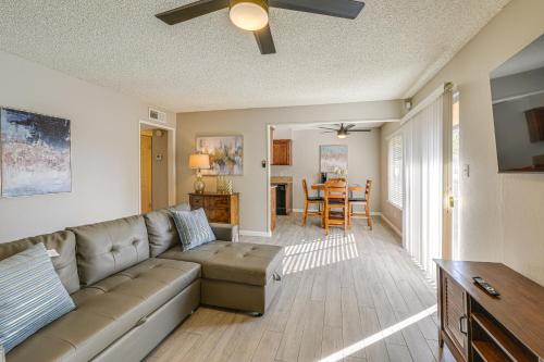 Fresno House | Cozy Fresno Condo w/Balcony & Pool Access