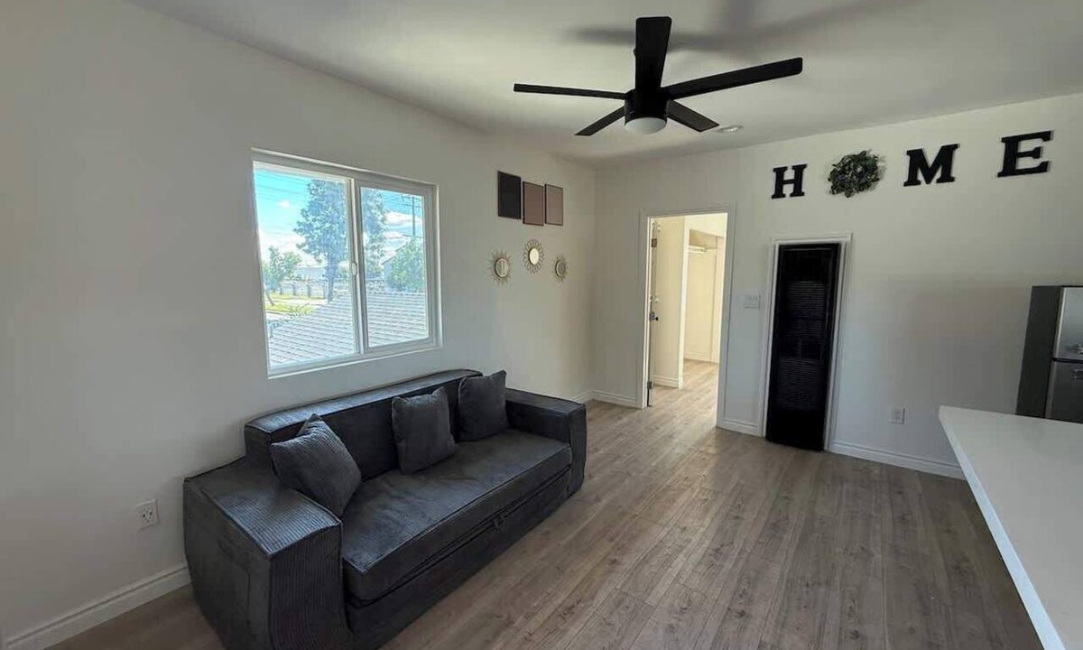 Paramount Apartment | Cozy Home Minutes to Beach Cities!