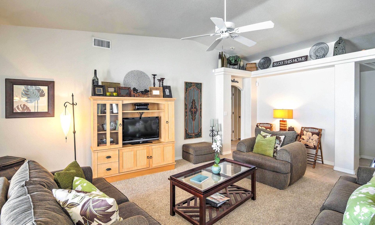 Lake Havasu City House | Cozy Lake Havasu City Retreat w/Deck & Pool Table