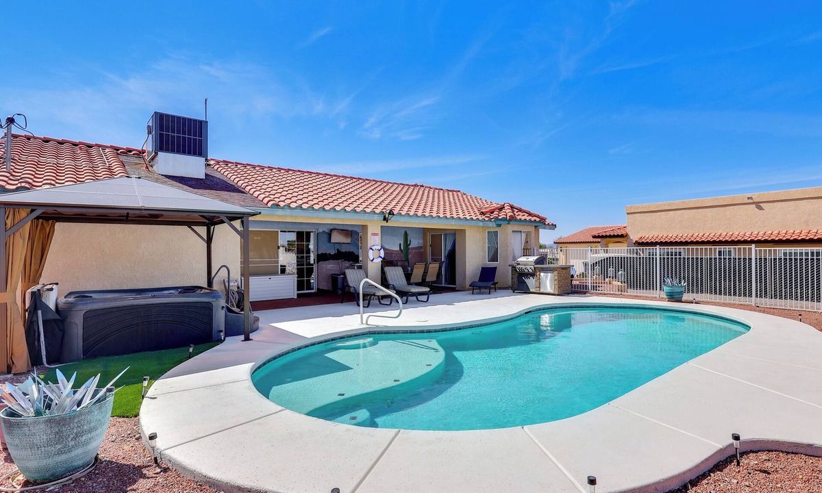 Lake Havasu City House | Cozy Lake Havasu City Home - Pool and Hot Tub