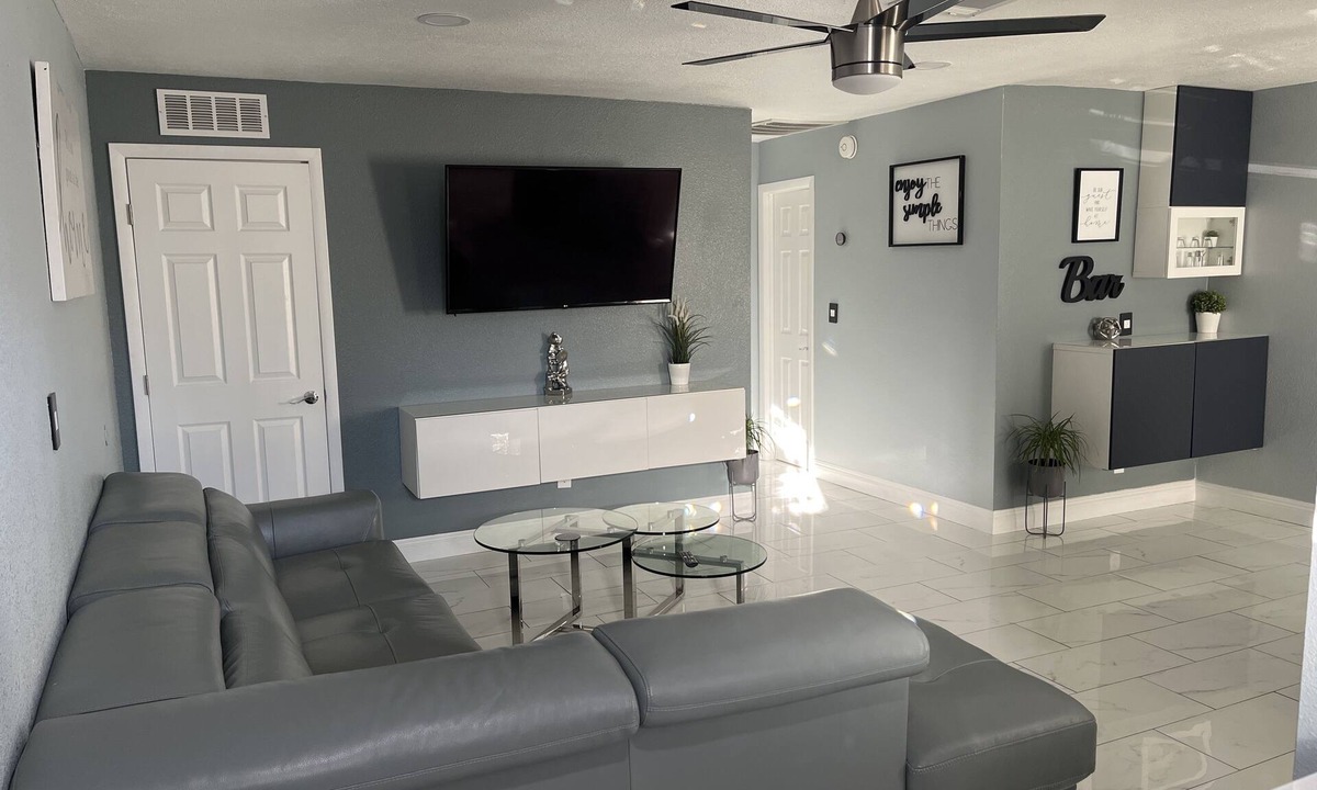 Las Vegas Condo | Cozy little place 15 min from the strip