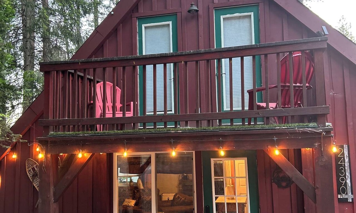 Mi-Wuk Village Cabin | Cozy Little Red Cabin 1 bedroom with AC in adorable Mi-Wuk Village