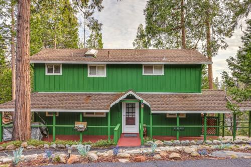 Mi-Wuk Village House | Cozy Mi-Wuk Village Cabin: 18 Mi to Dodge Ridge!