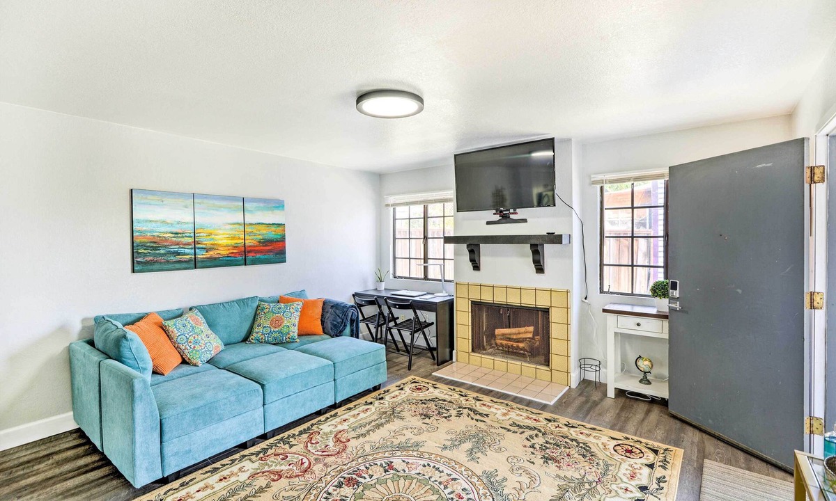 Downtown Monterey Apartment | Cozy Monterey Apartment - Walk to Wharf & Dtwn!
