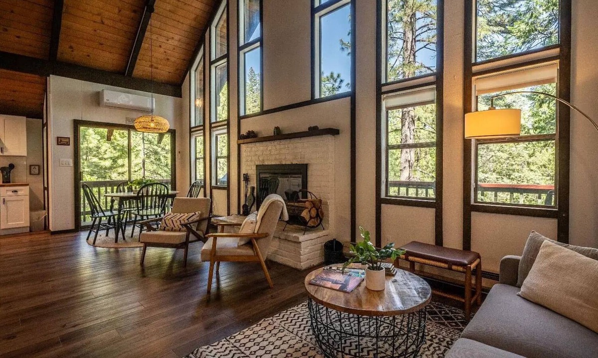 Glencoe Ski Chalet | Cozy Mountain Cabin with Hot tub, Fireplace, Near Snow,Bear Valley & Big Trees