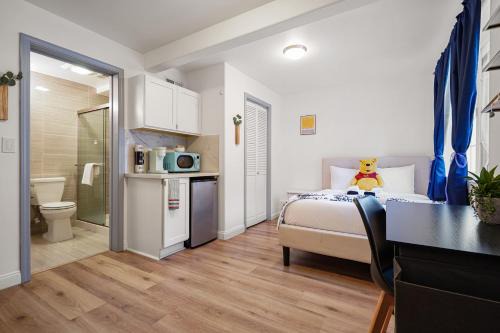 Inner Parkside Apartment | Cozy Private Studio near SFSU, Shops & Golden Gate Park!
