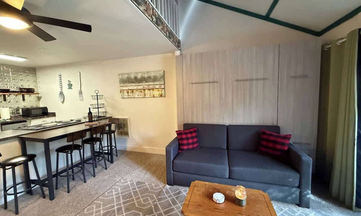 Shaver Lake Cabin | Cozy Shaver Lake Studio with Pool and Hot Tub, In Bretz Mill Condominiums!