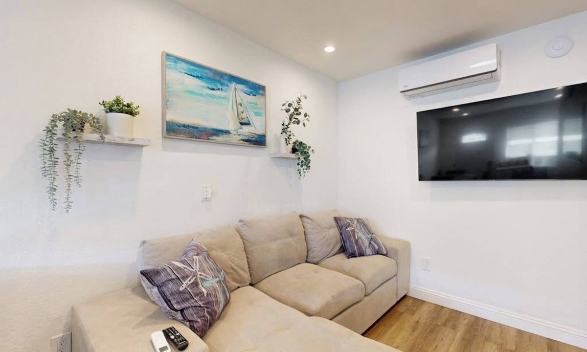 Santa Ana Heights House | Cozy, Single-Level Getaway with Fast WiFi, Kitchenette, & A/C - Dogs Welcome