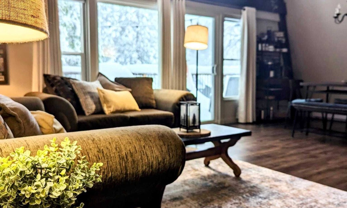 Cold Springs Cabin | Cozy Ski Retreat in Cold Springs w/Projector & PS4! Dodge Rdg 7mi/Pinecrest 5mi