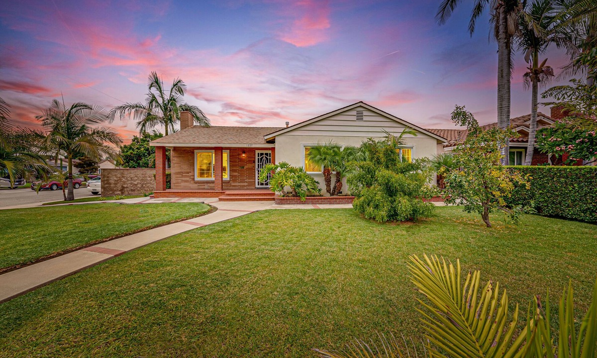 West Covina House | Cozy, spacious 4B4B house with high-speed internet near Disney