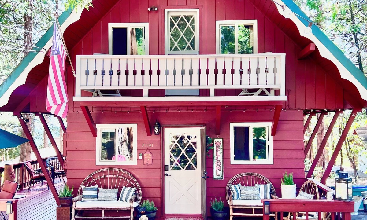 Mi-Wuk Village Cabin | “Cozy StoryBook Cabin Getaway” ~Pet Friendly~