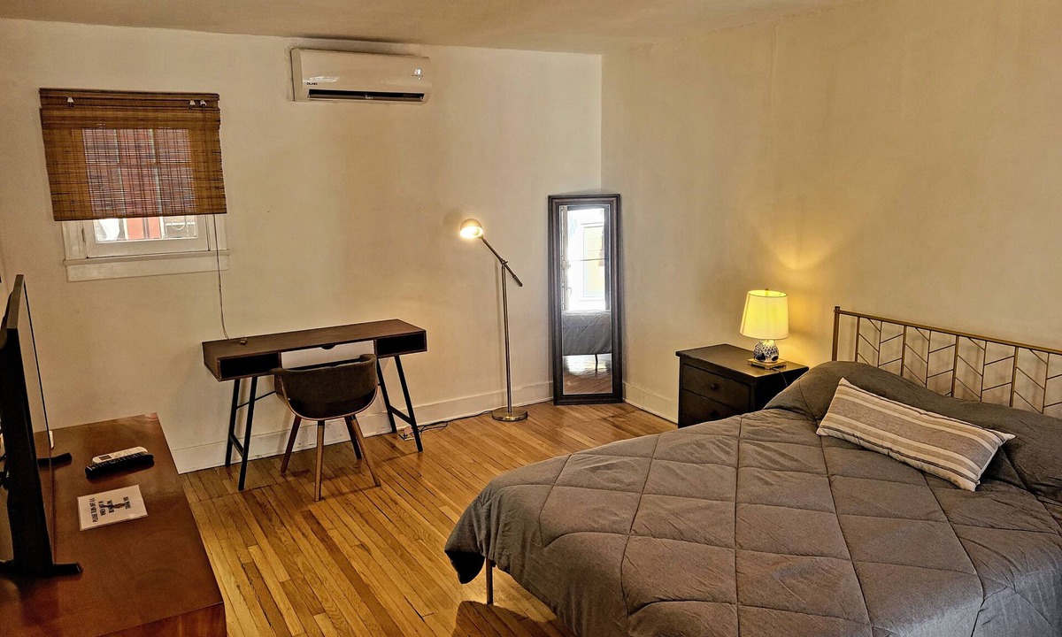 Hollywood Apartment | Cozy Studio Apartment Two in Hollywood!
