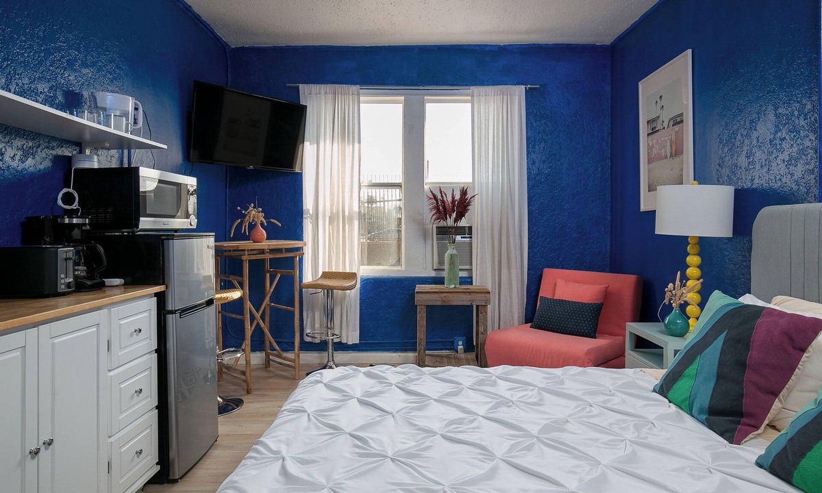 Westlake Apartment | Cozy studio in nice Los Angeles! Perfect for 2!