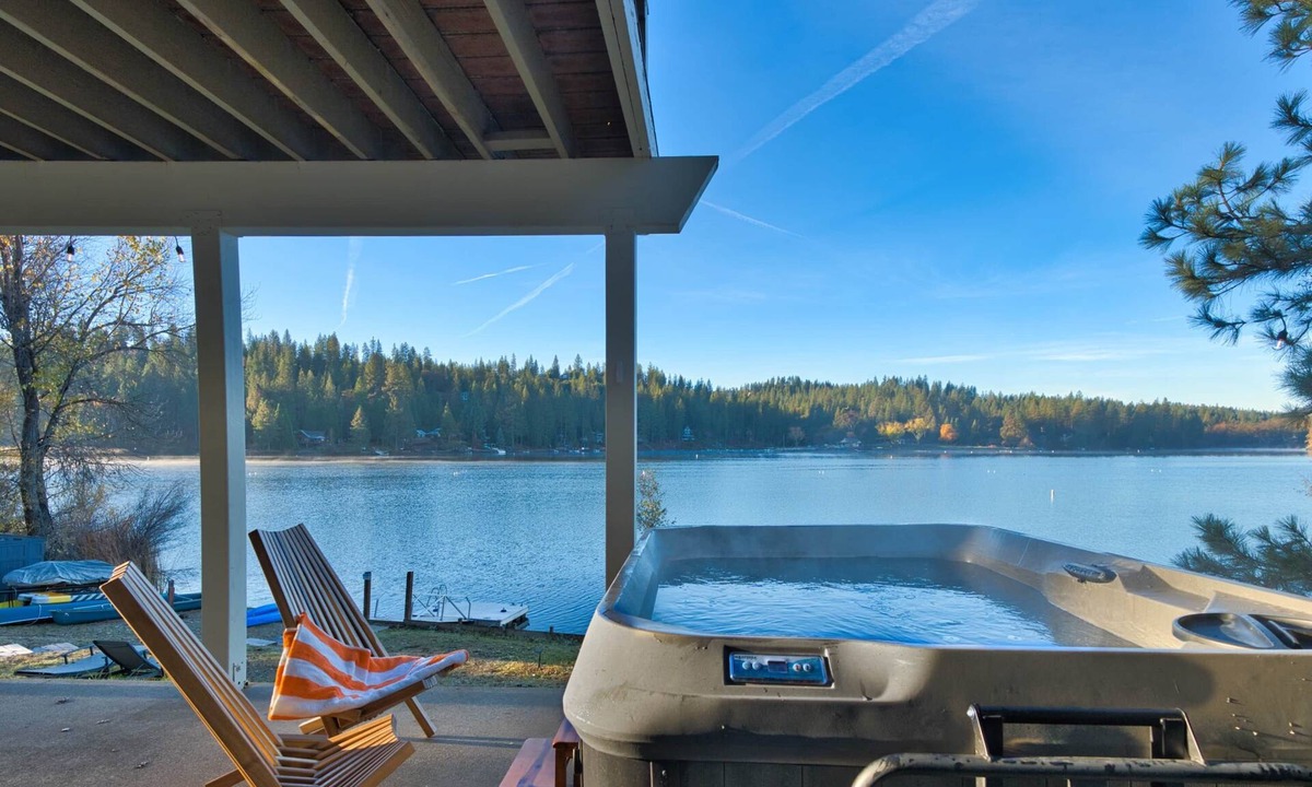 Groveland House | Cozy Summer Lakefront: Swim, Kayak, Yosemite