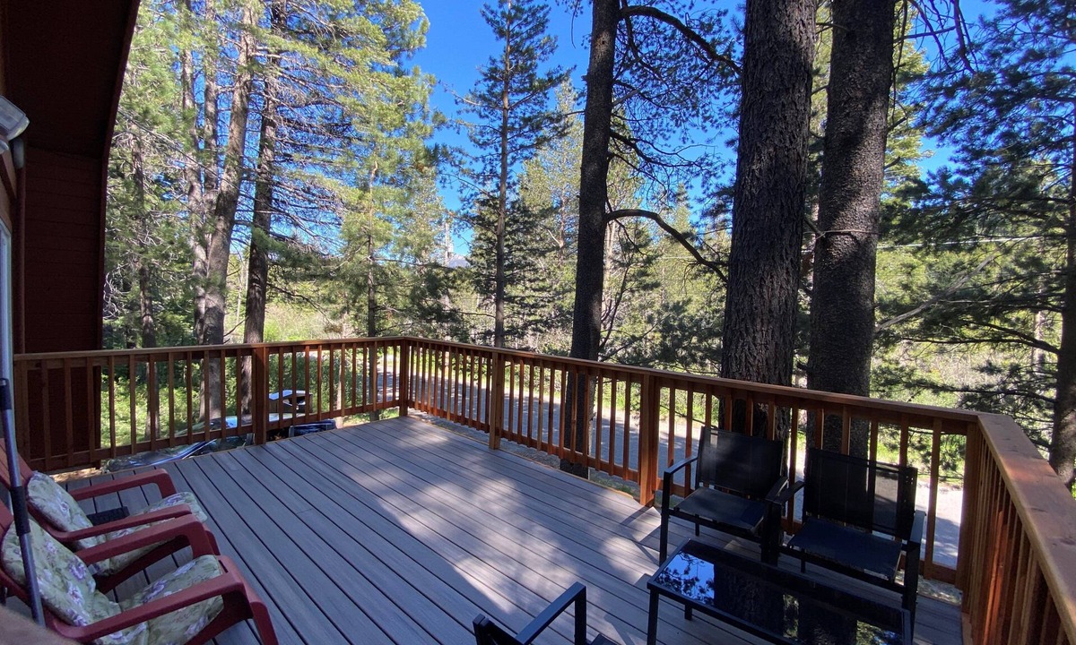 Mountain View Estates Cabin | Cozy Tahoe Cabin Nestled in the Forest - Next to Mountain Trails & Sledding Hills - Close to Heavenly