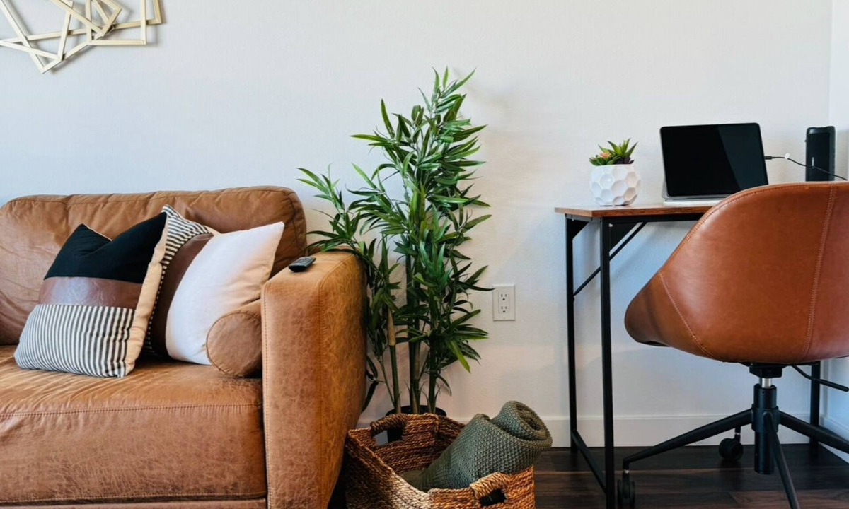 Hollywood Hotel | Cozy Walk of Fame gem. 1b1b, Free Parking, Pool, Private Balcony, WiFi & more!
