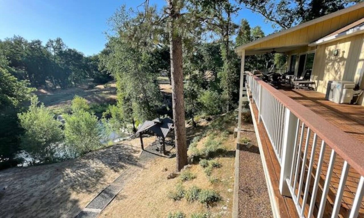Oakhurst House | Creekside Dream - Dog Friendly/Game Room/Sleeps 12