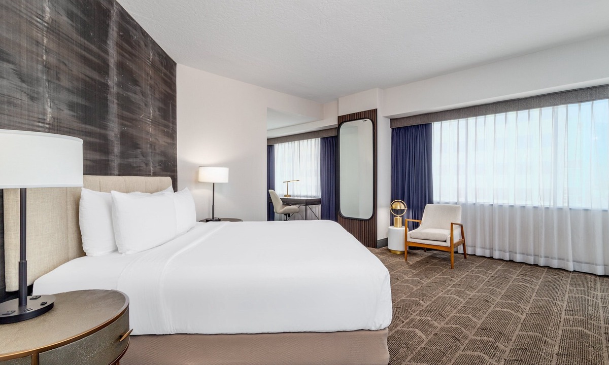 Central San Pedro Hotel | Crowne Plaza Los Angeles Harbor Hotel by IHG