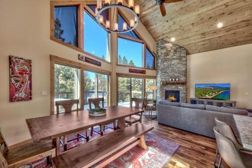 Country Club Estates House | Crystal Crest: Mountain Views Games BBQ Pets