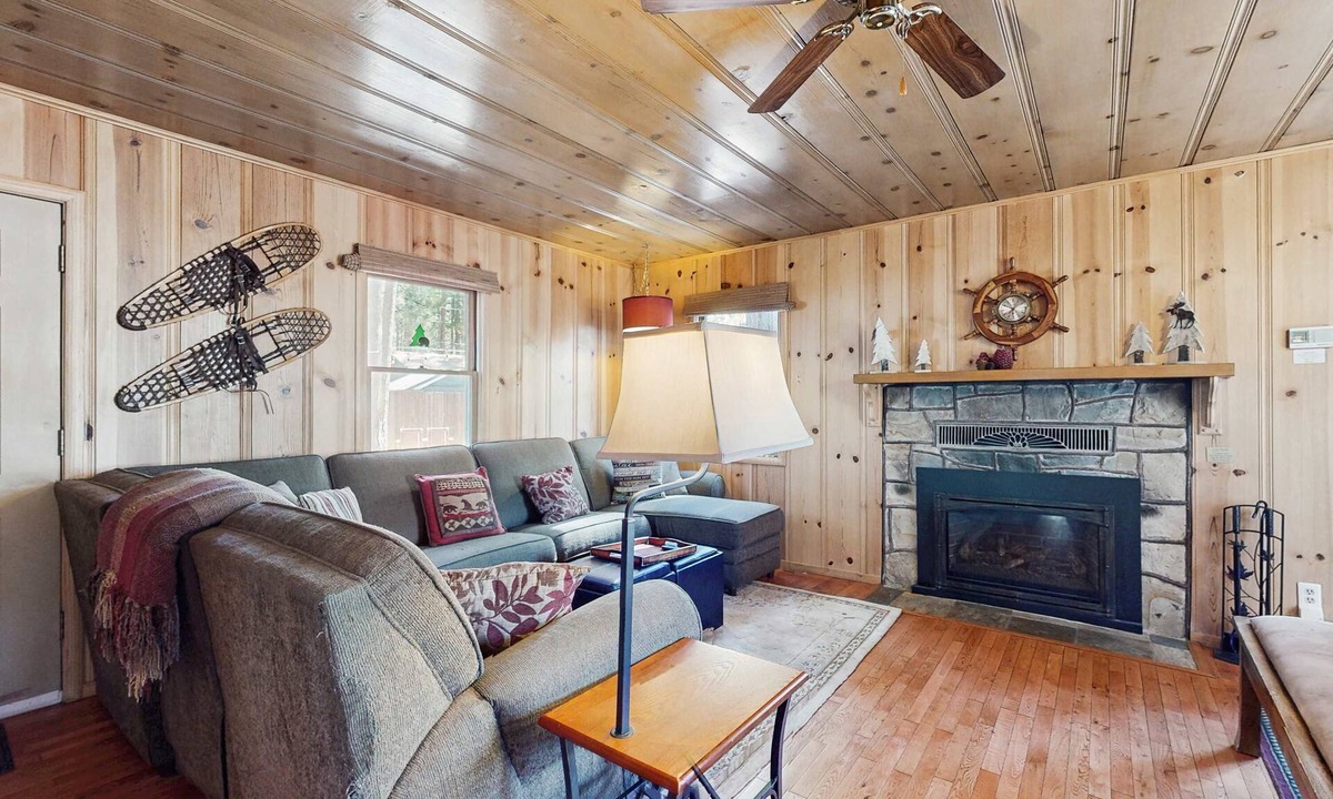 South Lake Tahoe Cabin | Cute cabin with private hot tub, less than a mile from Lake Tahoe!