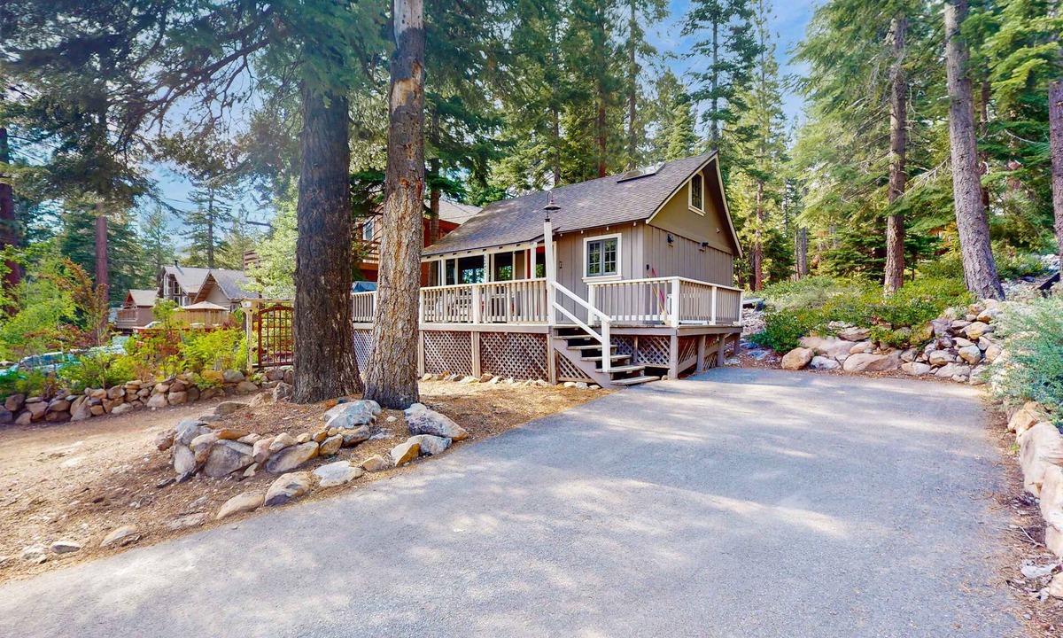 Carnelian Bay Cabin | Cute cabin with spacious porch, walk to beach & dining, central to ski resorts
